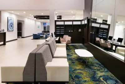 Photo 3 - Holiday Inn & Suites Farmington Hills - Detroit NW by IHG