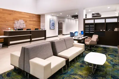 Photo 4 - Holiday Inn & Suites Farmington Hills - Detroit NW by IHG