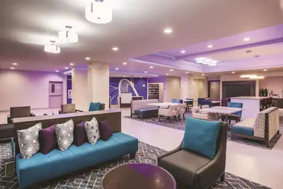 Photo 4 - La Quinta Inn & Suites by Wyndham Dallas Northeast-Arboretum