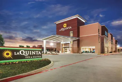 Photo 2 - La Quinta Inn & Suites by Wyndham Dallas Northeast-Arboretum