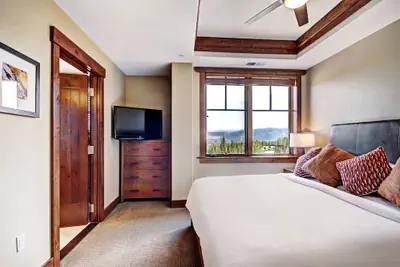 Photo 4 - Luxury One Bedroom  At Base Of Peak 8! Condo by RedAwning