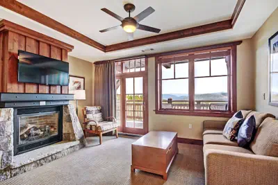 Photo 2 - Luxury One Bedroom  At Base Of Peak 8! Condo by RedAwning