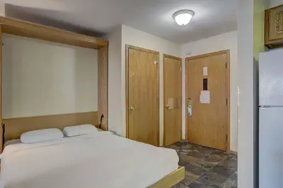 Photo 4 - 1br Cozy Winter Hideway- Walk To Apres, Shops, Fun- Sleeps 6 1 Bedroom Condo by RedAwning