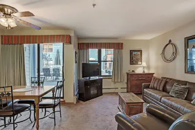 Photo 2 - 1br Cozy Winter Hideway- Walk To Apres, Shops, Fun- Sleeps 6 1 Bedroom Condo by RedAwning