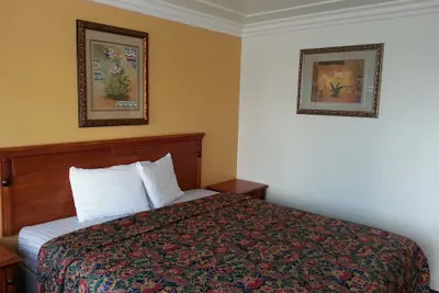Photo 4 - Flamingo Inn Long Beach