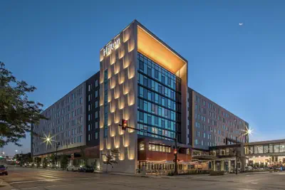 Photo 2 - Hilton Des Moines Downtown
