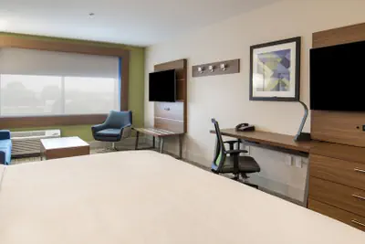 Photo 4 - Holiday Inn Express & Suites Racine by IHG