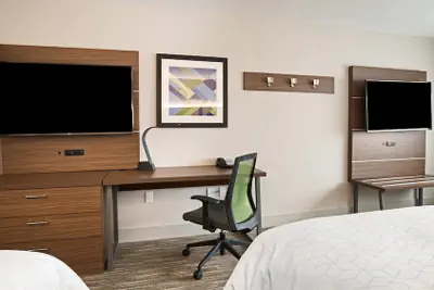 Photo 5 - Holiday Inn Express & Suites Racine by IHG