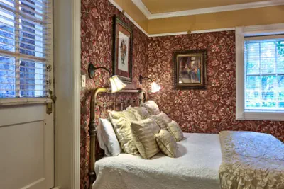 Photo 3 - Cedar Crest Inn