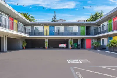 Photo 2 - Signature Inn Oakland