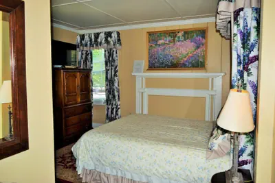 Photo 5 - Bellevue Manor