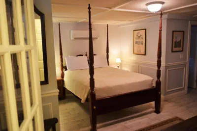 Photo 4 - Bellevue Manor