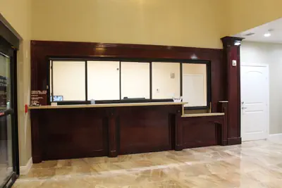 Photo 2 - Express Inn & Suites - Bush Airport