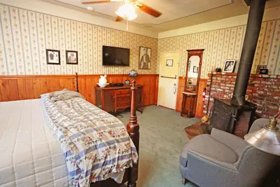 Photo 3 - Gold Mountain Manor Bed and Breakfast