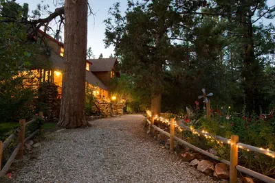 Photo 2 - Gold Mountain Manor Bed and Breakfast