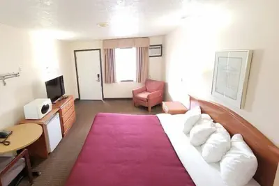 Photo 3 - Western Inn