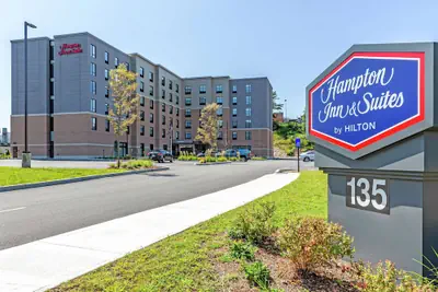 Photo 2 - Hampton Inn & Suites Boston/Waltham