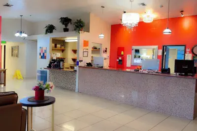 Photo 5 - Bridgeway Inn & Suites Portland Airport