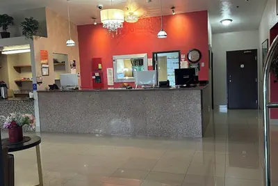 Photo 2 - Bridgeway Inn & Suites Portland Airport