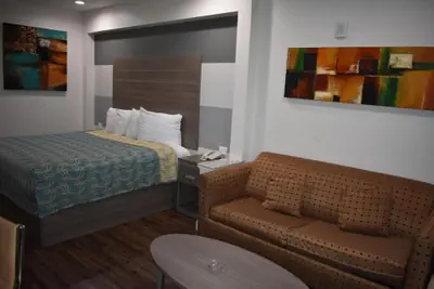 Photo 5 - Grand Villa Inn & Suites - Humble