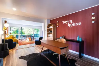 Photo 2 - The Town House Lodge