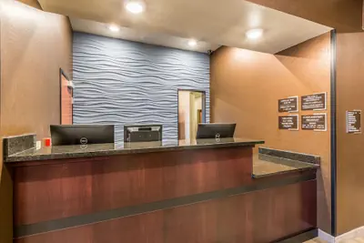 Photo 4 - Cobblestone Hotel & Suites - Hartford