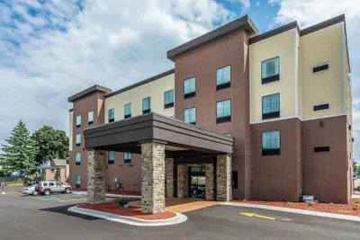 Photo 2 - Cobblestone Hotel & Suites - Hartford
