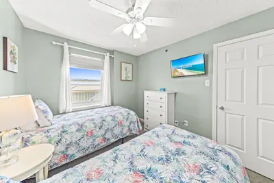 Photo 5 - Tradewinds Condos by Hosteeva