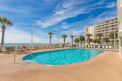 Photo 2 - Tradewinds Condos by Hosteeva