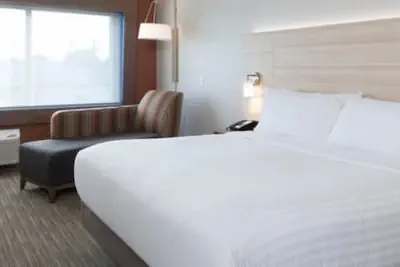 Photo 3 - Holiday Inn Express and Suites Kalamazoo West by IHG