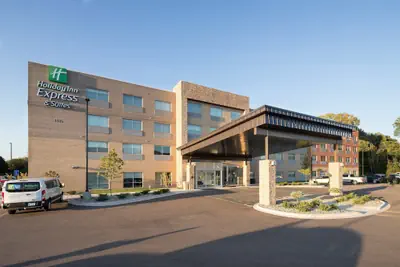 Photo 2 - Holiday Inn Express and Suites Kalamazoo West by IHG