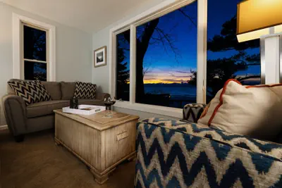 Photo 3 - Looking Glass Beachfront Inn