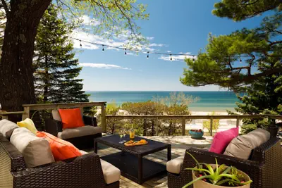 Photo 2 - Looking Glass Beachfront Inn