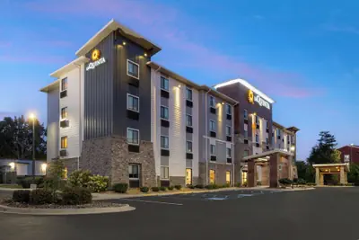 Photo 2 - La Quinta Inn & Suites by Wyndham Greenville Woodruff Rd.