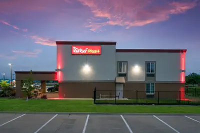 Photo 2 - Red Roof Inn PLUS+ Fort Worth - Burleson