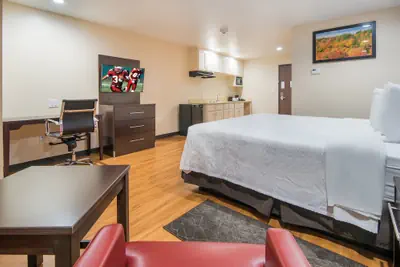 Photo 5 - Red Roof Inn PLUS+ Fort Worth - Burleson