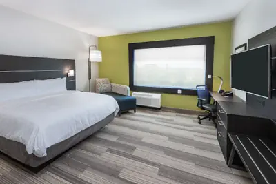 Photo 4 - Holiday Inn Express & Suites Bryan - College Station by IHG