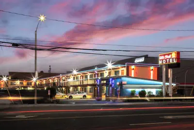 Photo 3 - Orange Villa Park Motel