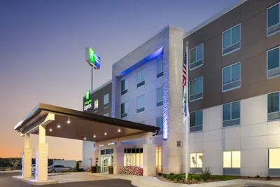 Photo 2 - Holiday Inn Express Calhoun South by IHG