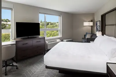 Photo 5 - Holiday Inn Boston Logan Airport - Chelsea by IHG