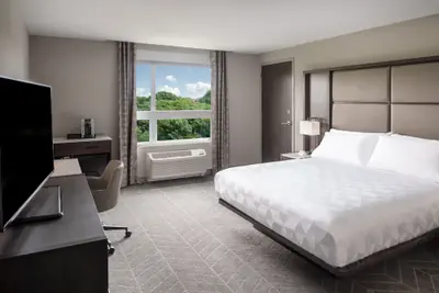 Photo 4 - Holiday Inn Boston Logan Airport - Chelsea by IHG