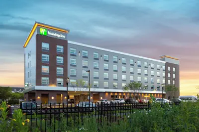 Photo 2 - Holiday Inn Boston Logan Airport - Chelsea by IHG