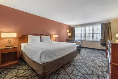 Photo 2 - SureStay Plus Hotel by Best Western Auburn