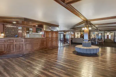 Photo 4 - SureStay Plus Hotel by Best Western Auburn