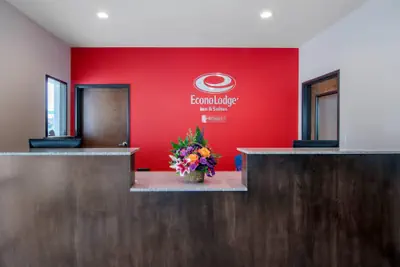 Photo 3 - Econo Lodge Inn & Suites Springfield Main Street
