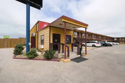 Photo 2 - Oyo Hotel Odessa TX, East Business 20