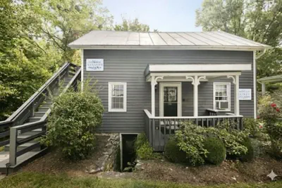 Photo 4 - Apartment with free parking!