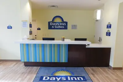 Photo 4 - Days Inn & Suites by Wyndham Kearney