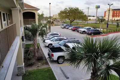 Photo 2 - Scottish Inns & Suites Bay City, TX