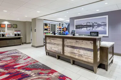 Photo 4 - Hampton Inn & Suites Reno/Sparks